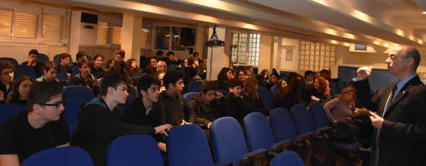Hazırlık sınıfı öğrencilerimiz 'Ergenlik Çağı Obezitesinin Önlenmesi ve Sağlıklı Beslenme' konusunda bilgilendirildi.