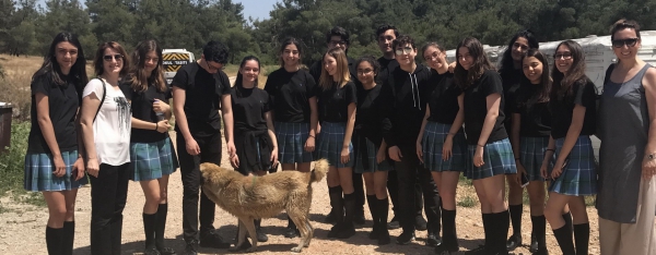 Sosyal Yardımlaşma ve Dayanışma Kulübümüz Menderes&#039;te bulunan &quot;Şopengazi Barınağı&quot;nı ziyaret etti.