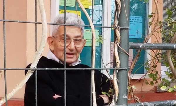 Frère Pierre Caporal'ı kaybetmenin derin üzüntüsü içindeyiz. 