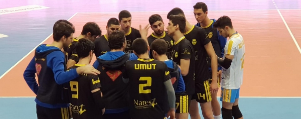 Voleybol takımımız Milas Belediye Spor&#039;u 3-2 mağlup ederek liderliğini korudu.