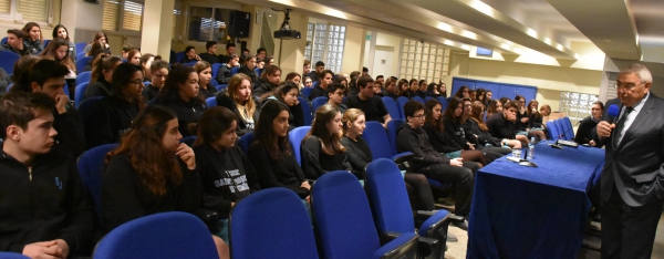 Sn. Sedat Örsel "Okul İçin Değil Yaşam İçin Öğrenme" konulu seminerde 11. sınıf öğrencilerimizle birlikteydi.